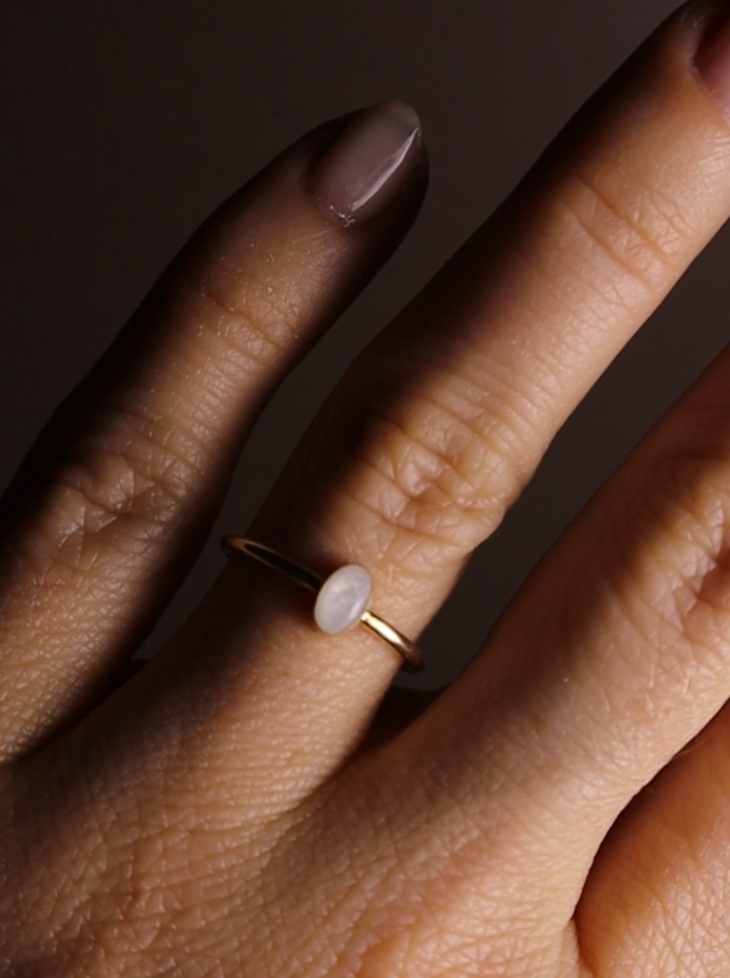 Tiny OVAL Ring