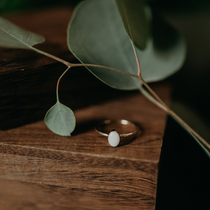 Tiny OVAL Ring